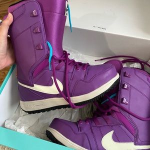 Nike Vapen Snowboarding Boots- berry, light purple. Only worn once!
